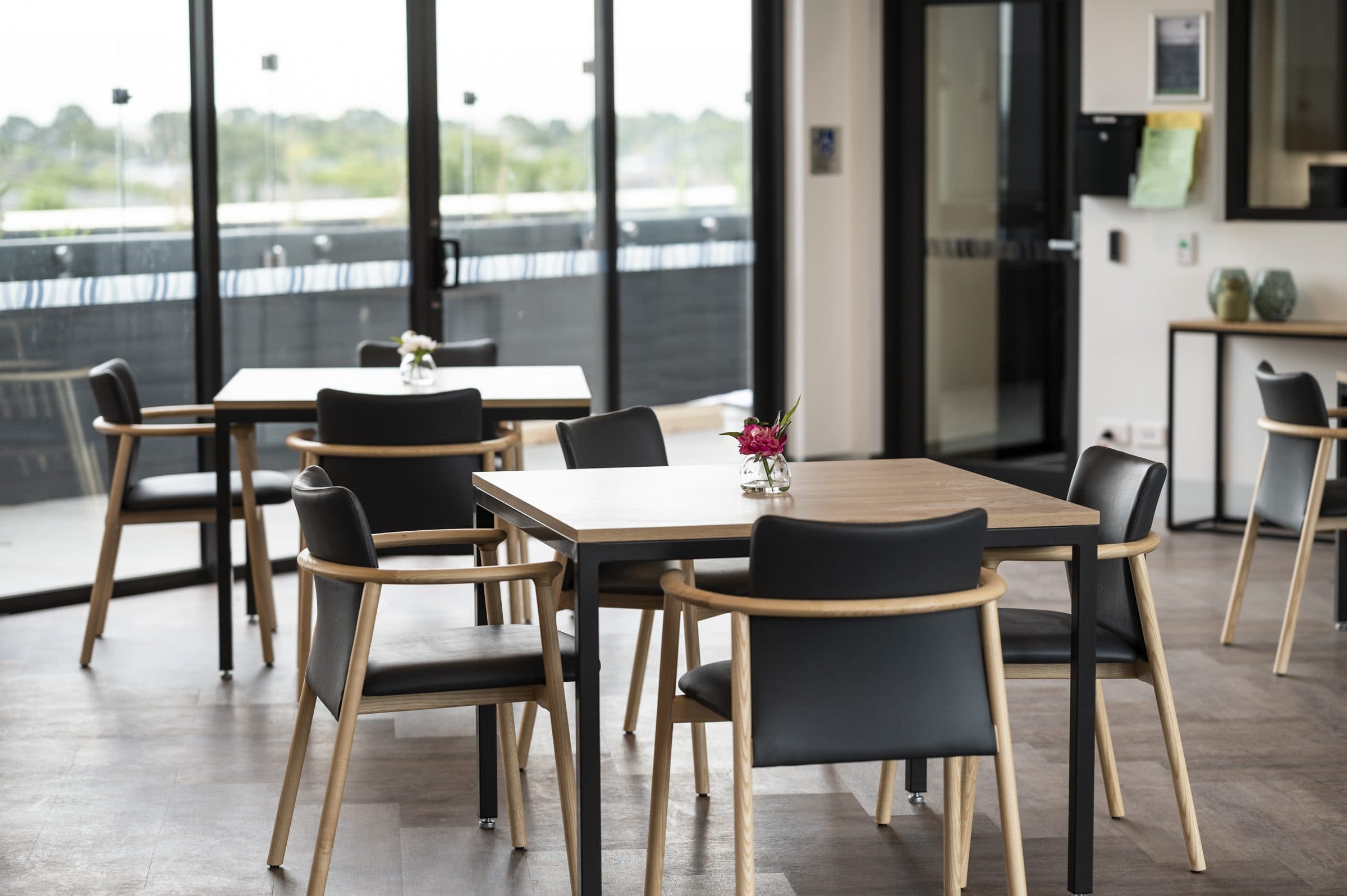 Mordialloc Sunny Shared Dining room