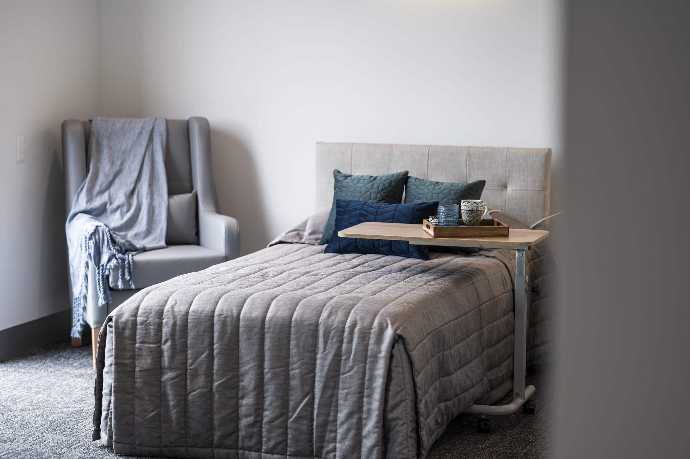 Mordialloc Room with Bed & Chair& Side table